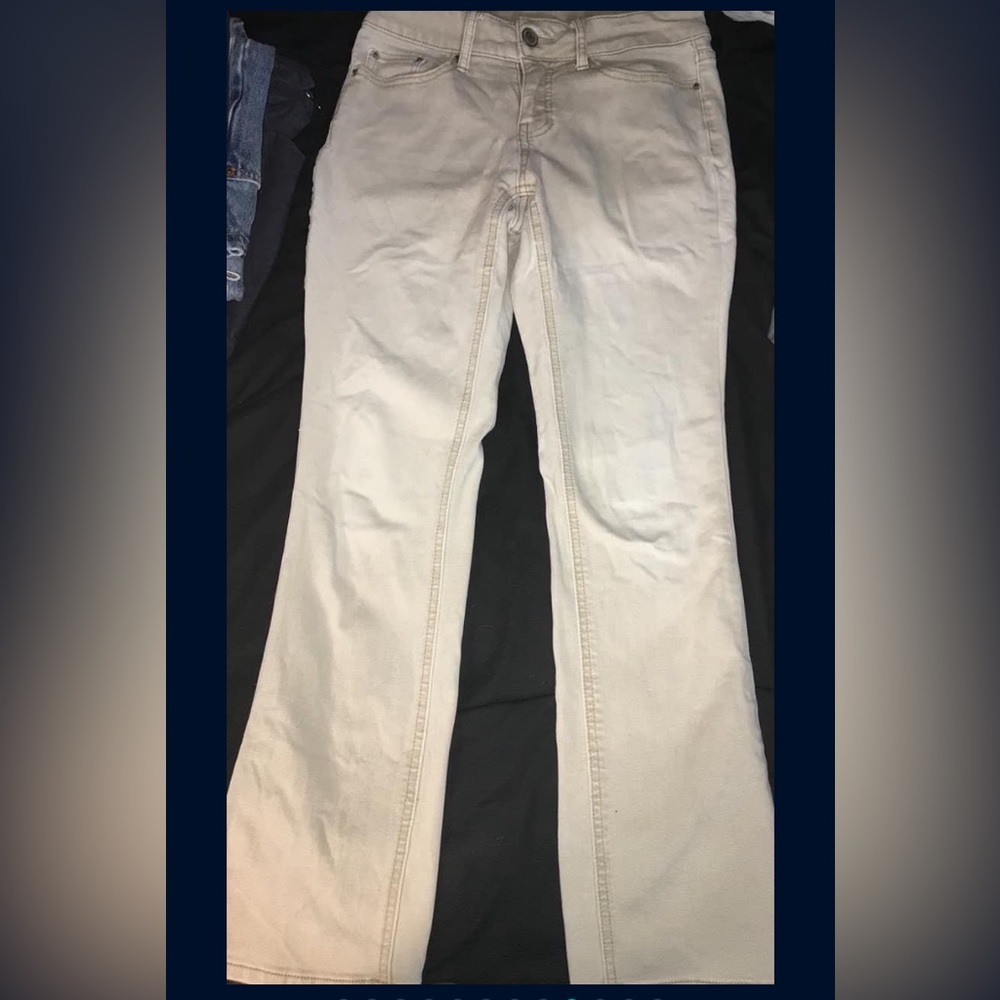 Female Jeans - Picture 14 of 16